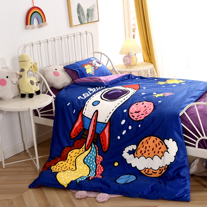 91家纺网 家纺一手货源 找家纺 萌宝家纺 2025秋冬幼儿园宝宝绒婴儿绒三件套被子六件套 太空飞船