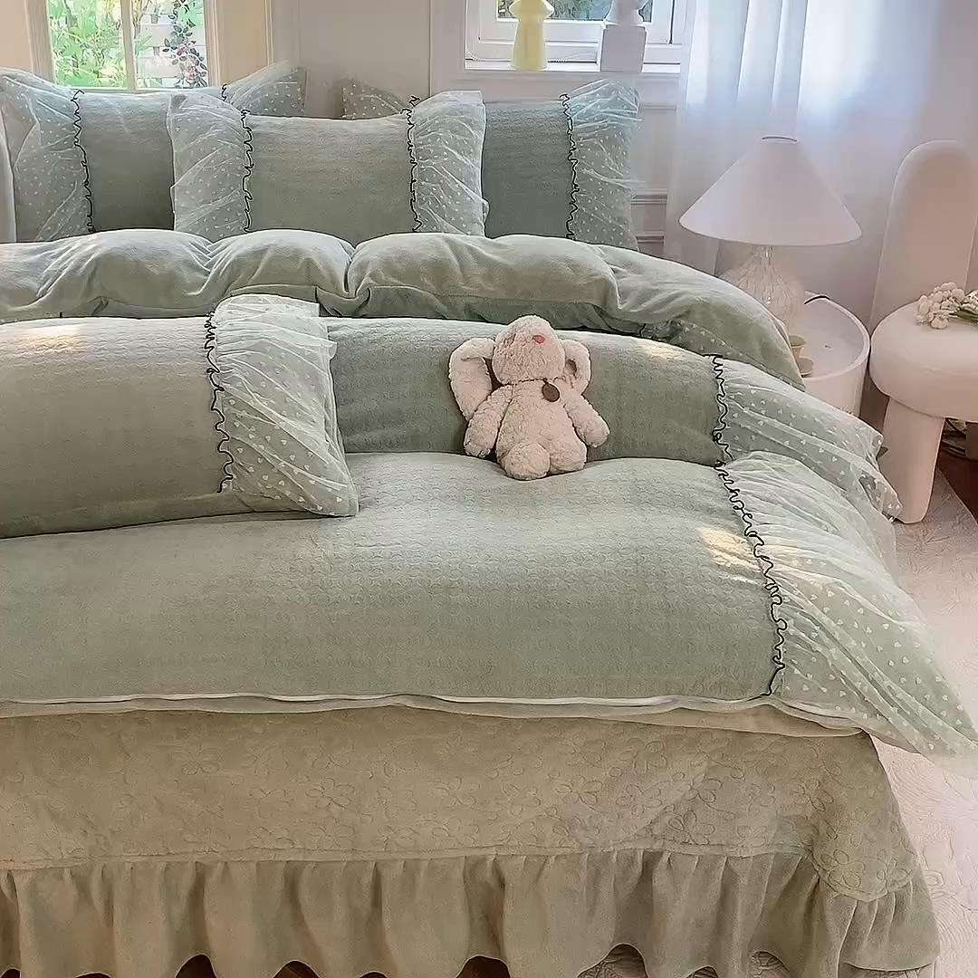 91家纺网 家纺一手货源 找家纺 唐人居 2025新款雕花牛奶绒花边四件套--初恋系列 初恋-浅绿