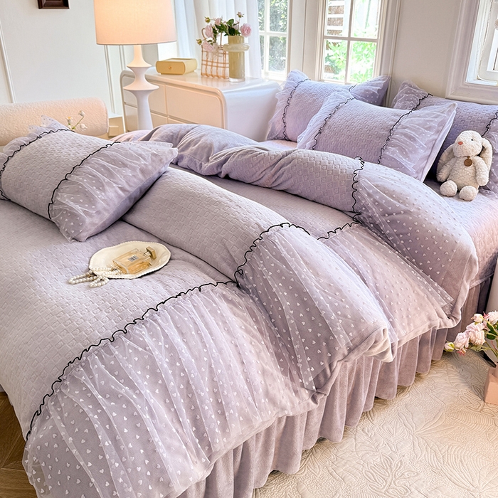91家纺网 家纺一手货源 找家纺 唐人居 2025新款雕花牛奶绒花边四件套--初恋系列 初恋-浅紫
