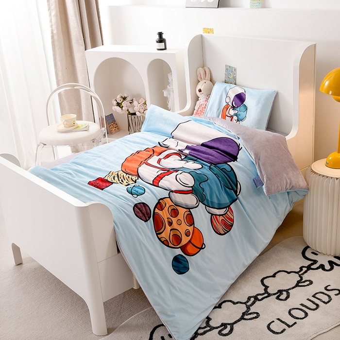 91家纺网 家纺一手货源 找家纺 萌宝家纺 2025秋冬幼儿园宝宝绒婴儿绒三件套被子六件套 太空人