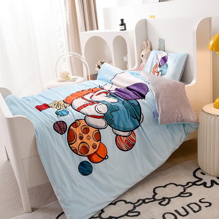 91家纺网 家纺一手货源 找家纺 萌宝家纺 2025秋冬幼儿园宝宝绒婴儿绒三件套被子六件套 太空人