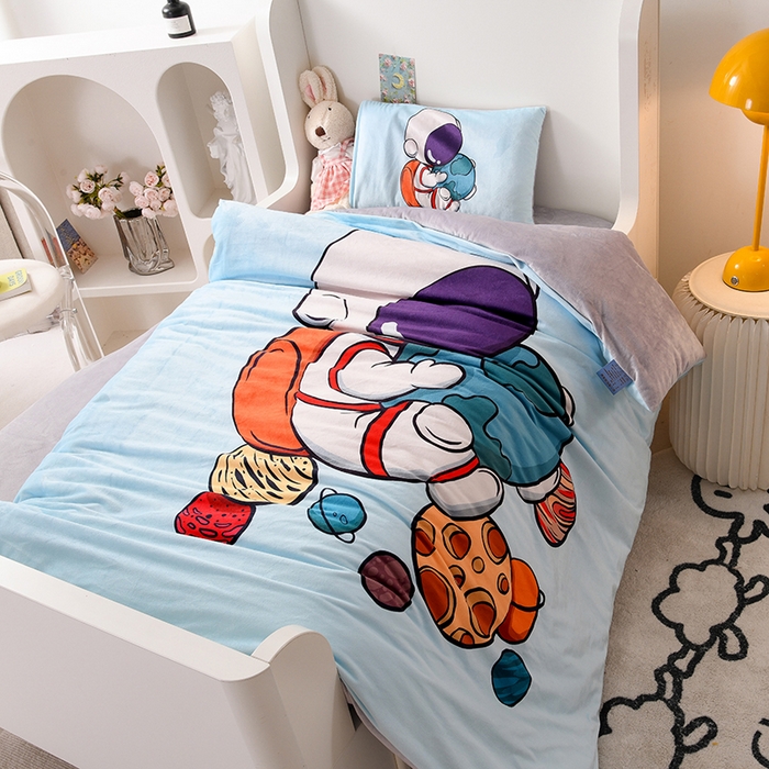 91家纺网 家纺一手货源 找家纺 萌宝家纺 2025秋冬幼儿园宝宝绒婴儿绒三件套被子六件套 太空人