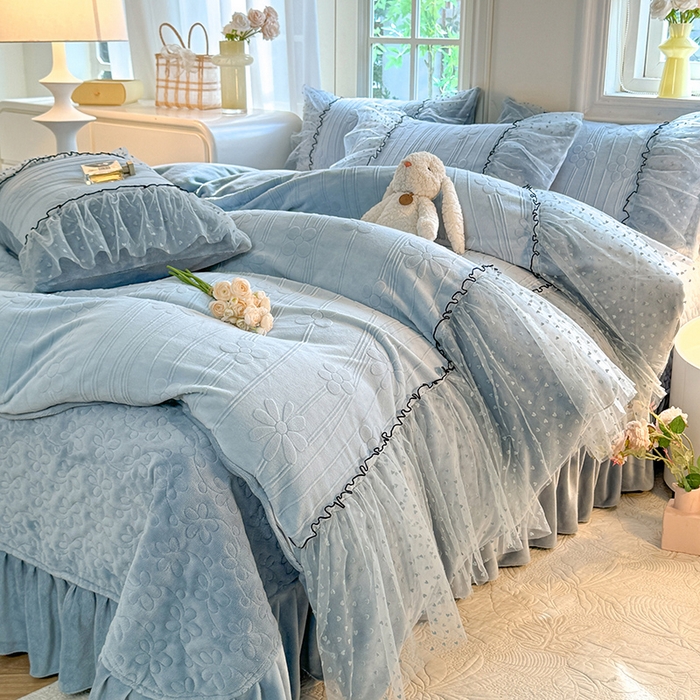 91家纺网 家纺一手货源 找家纺 唐人居 2025新款雕花牛奶绒花边四件套--初恋系列 初恋-水兰