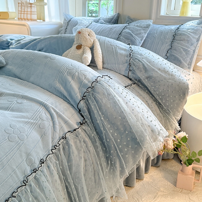 91家纺网 家纺一手货源 找家纺 唐人居 2025新款雕花牛奶绒花边四件套--初恋系列 初恋-水兰