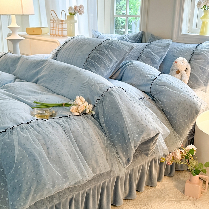 91家纺网 家纺一手货源 找家纺 唐人居 2025新款雕花牛奶绒花边四件套--初恋系列 初恋-水兰