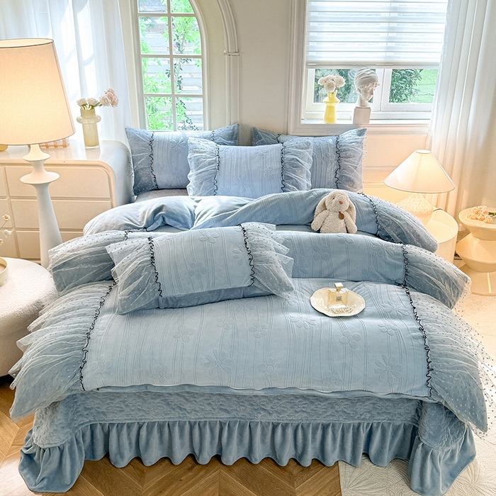 91家纺网 家纺一手货源 找家纺 唐人居 2025新款雕花牛奶绒花边四件套--初恋系列 初恋-水兰