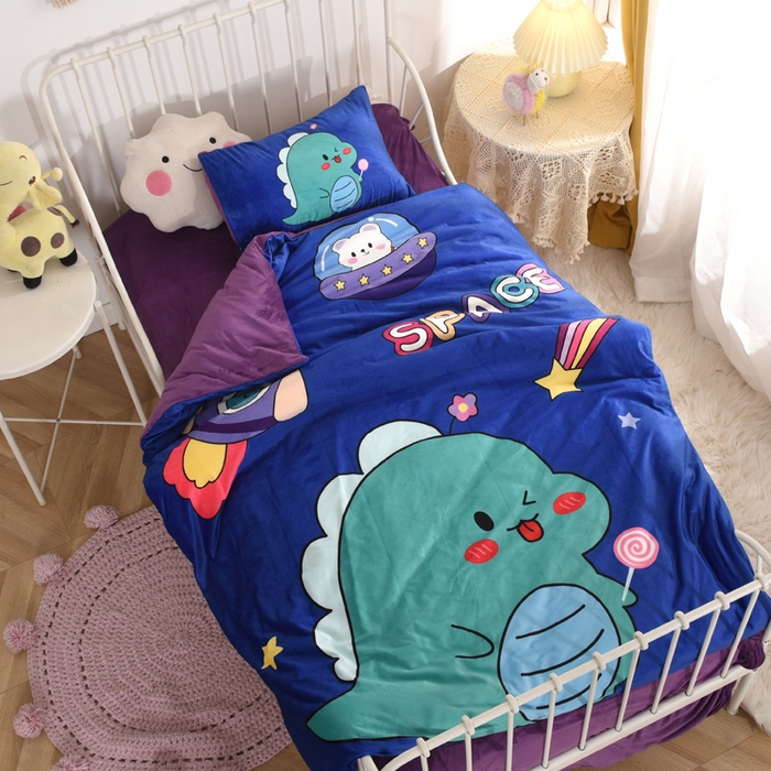 91家纺网 家纺一手货源 找家纺 萌宝家纺 2025秋冬幼儿园宝宝绒婴儿绒三件套被子六件套 小恐龙