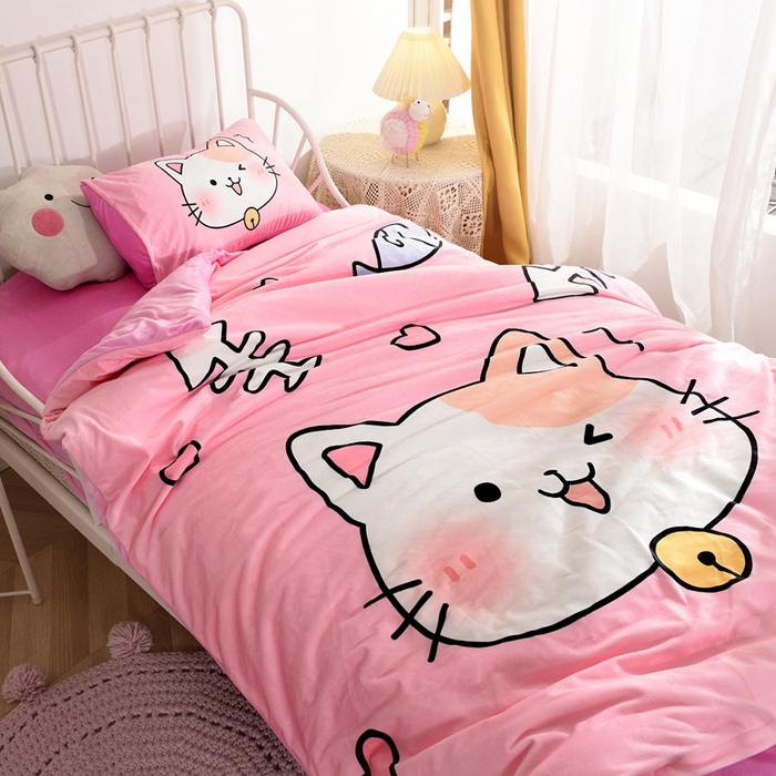 91家纺网 家纺一手货源 找家纺 萌宝家纺 2025秋冬幼儿园宝宝绒婴儿绒三件套被子六件套 小猫咪