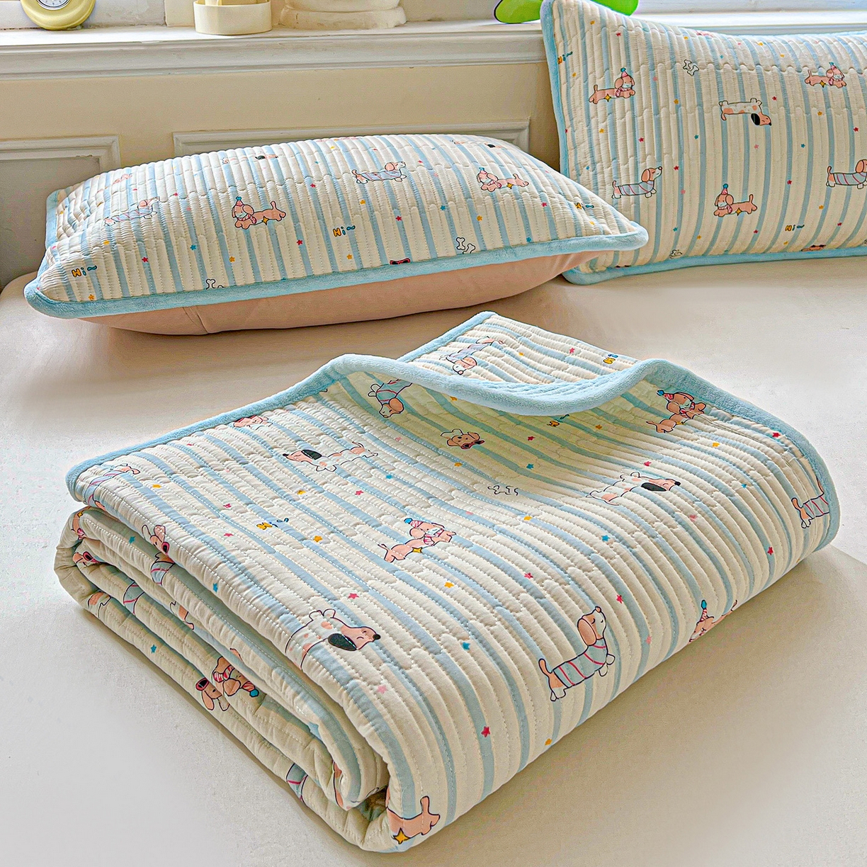 91家纺网 家纺一手货源 找家纺 恒尚居 2025新款纯棉牛奶绒学生床垫 双面两用夹棉床单床垫-秋冬款 四季通用 机灵旺仔-A纯棉-B牛奶绒