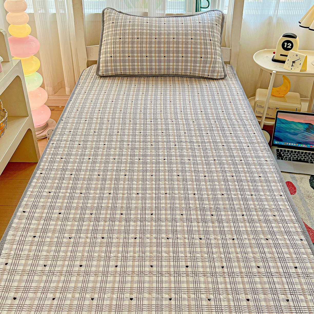 91家纺网 家纺一手货源 找家纺 恒尚居 2025新款纯棉牛奶绒学生床垫 双面两用夹棉床单床垫-秋冬款 四季通用 简格调-A纯棉-B牛奶绒