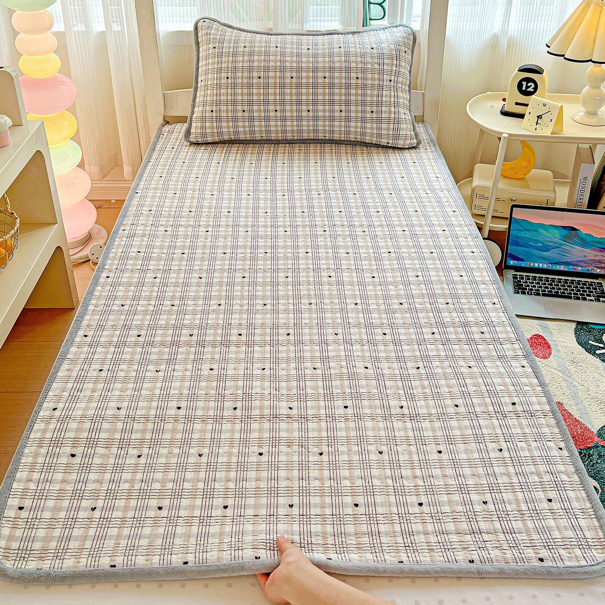 91家纺网 家纺一手货源 找家纺 恒尚居 2025新款纯棉牛奶绒学生床垫 双面两用夹棉床单床垫-秋冬款 四季通用 简格调-A纯棉-B牛奶绒