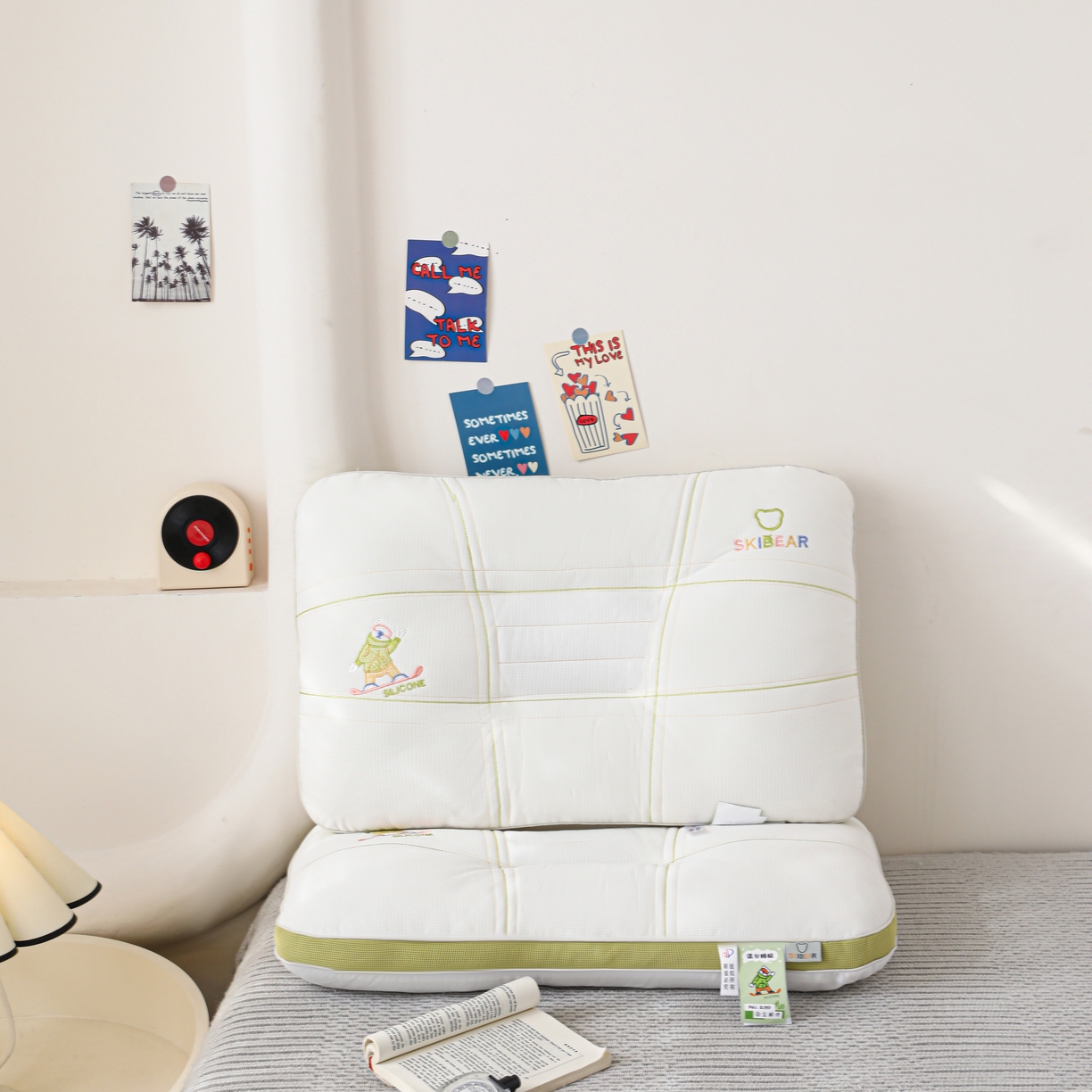 91家纺网 家纺一手货源 找家纺 晚儿 2025新款滑板熊护颈枕头枕芯 滑板熊-绿