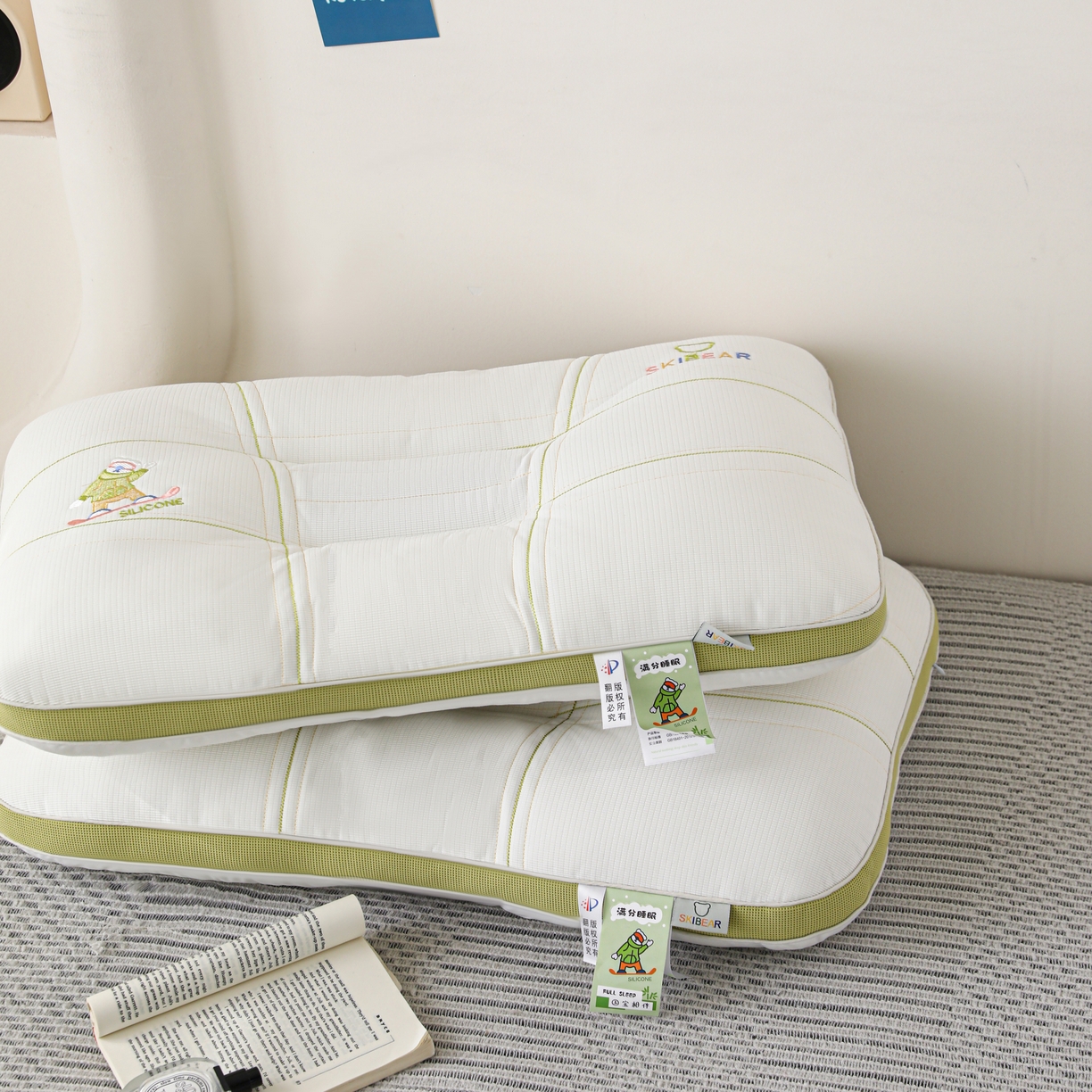 91家纺网 家纺一手货源 找家纺 晚儿 2025新款滑板熊护颈枕头枕芯 滑板熊-绿