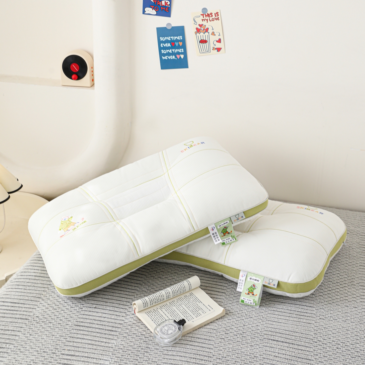 91家纺网 家纺一手货源 找家纺 晚儿 2025新款滑板熊护颈枕头枕芯 滑板熊-绿