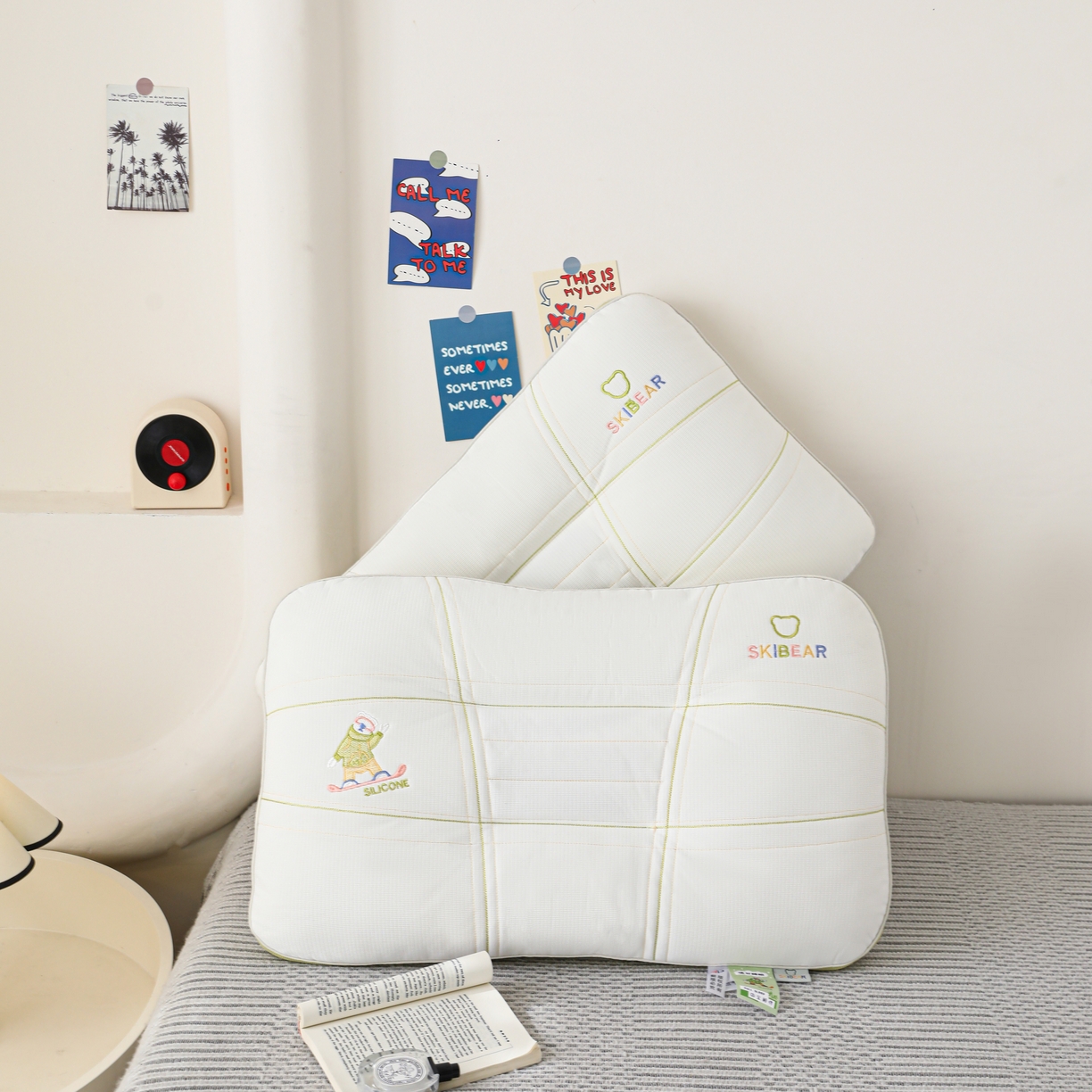 91家纺网 家纺一手货源 找家纺 晚儿 2025新款滑板熊护颈枕头枕芯 滑板熊-绿