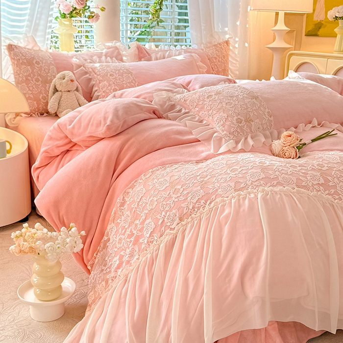 91家纺网 家纺一手货源 找家纺 唐人居 2025新款高克重牛奶绒蕾丝雪纺花边四件套-丘比特 丘比特-浅粉