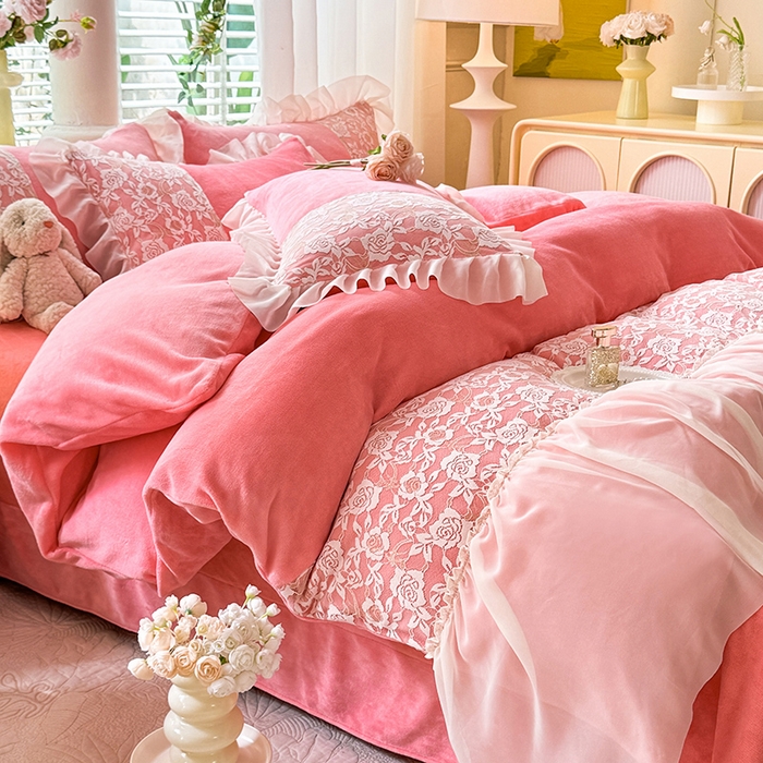 91家纺网 家纺一手货源 找家纺 唐人居 2025新款高克重牛奶绒蕾丝雪纺花边四件套-丘比特 丘比特-粉玉