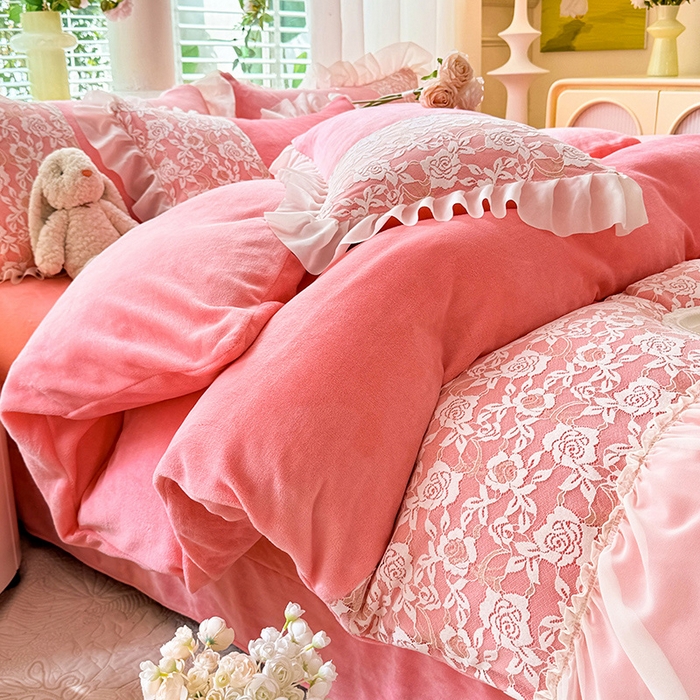 91家纺网 家纺一手货源 找家纺 唐人居 2025新款高克重牛奶绒蕾丝雪纺花边四件套-丘比特 丘比特-粉玉