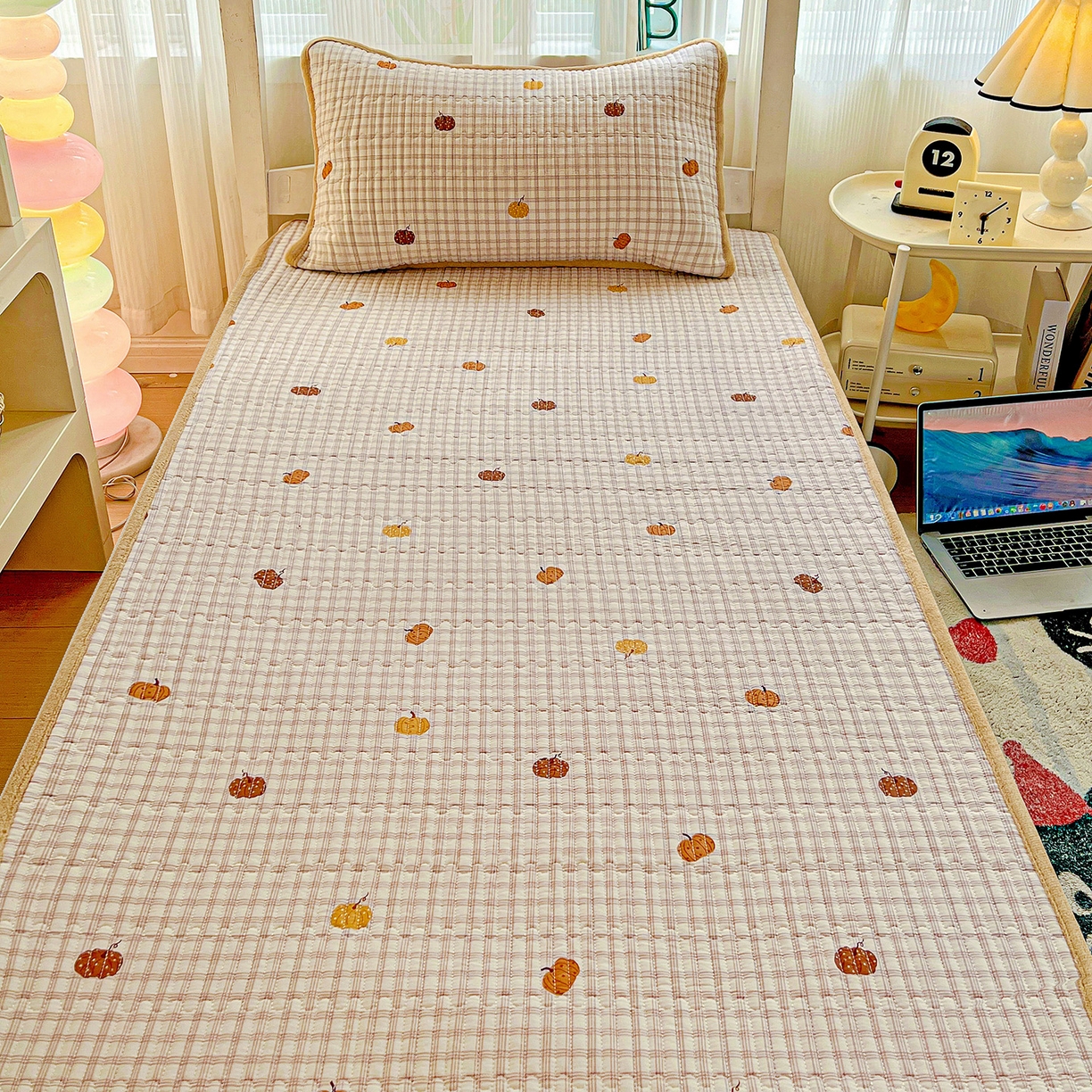 91家纺网 家纺一手货源 找家纺 恒尚居 2025新款纯棉牛奶绒学生床垫 双面两用夹棉床单床垫-秋冬款 四季通用 南瓜奇趣-A纯棉-B牛奶绒