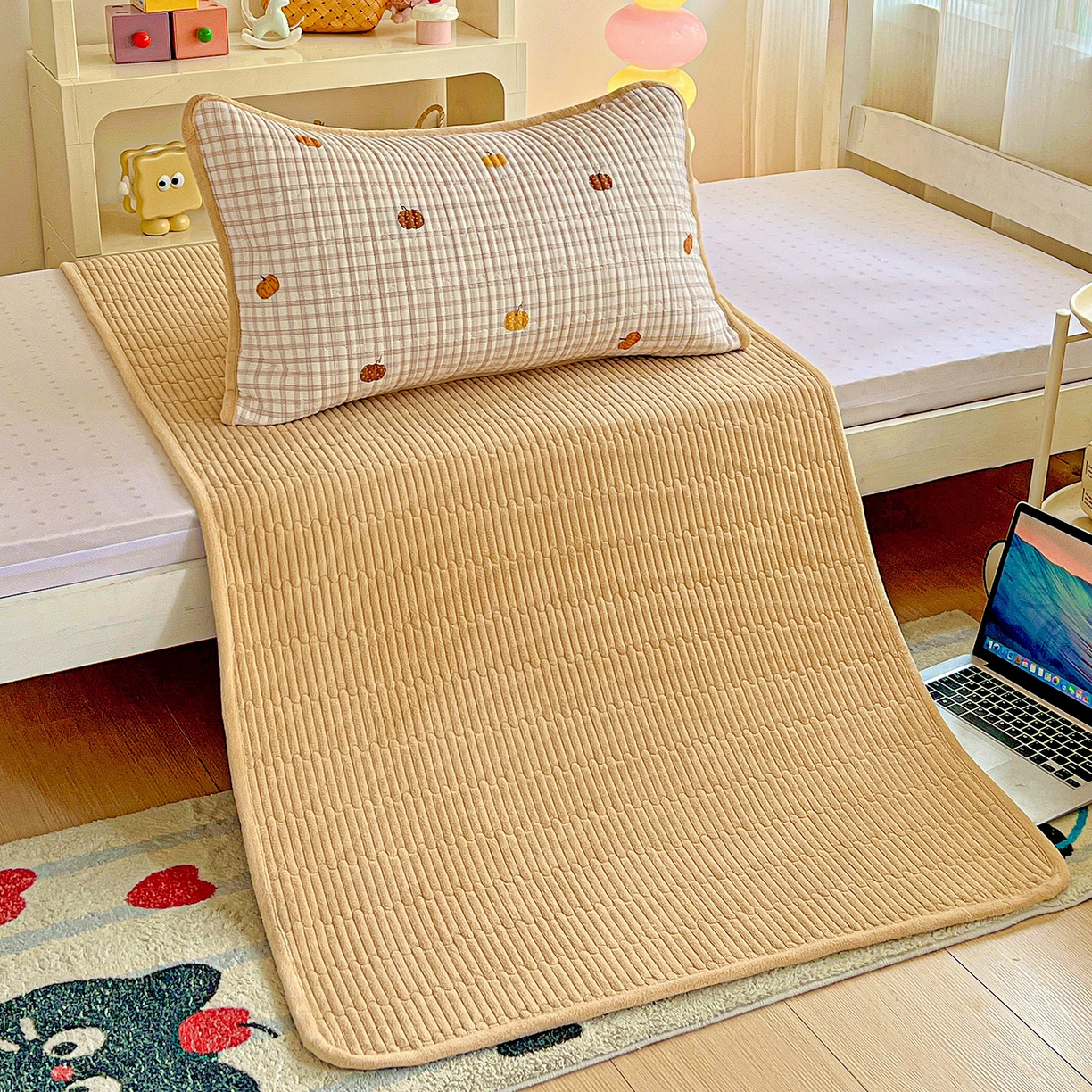 91家纺网 家纺一手货源 找家纺 恒尚居 2025新款纯棉牛奶绒学生床垫 双面两用夹棉床单床垫-秋冬款 四季通用 南瓜奇趣-A纯棉-B牛奶绒