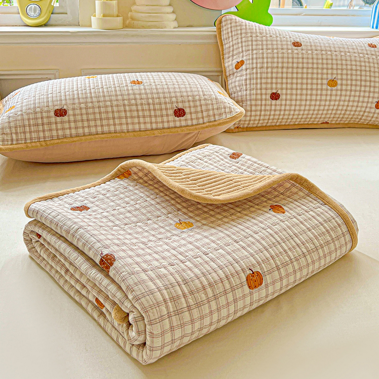 91家纺网 家纺一手货源 找家纺 恒尚居 2025新款纯棉牛奶绒学生床垫 双面两用夹棉床单床垫-秋冬款 四季通用 南瓜奇趣-A纯棉-B牛奶绒