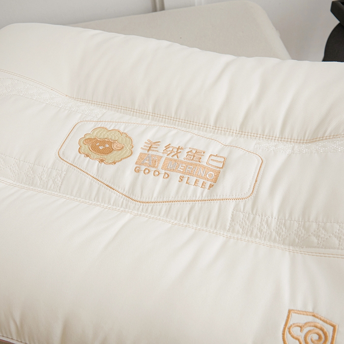 91家纺网 家纺一手货源 找家纺 小米枕芯 2025新款刺绣羊绒蛋白护颈枕头枕芯 羊绒蛋白 粉色边【一对装】