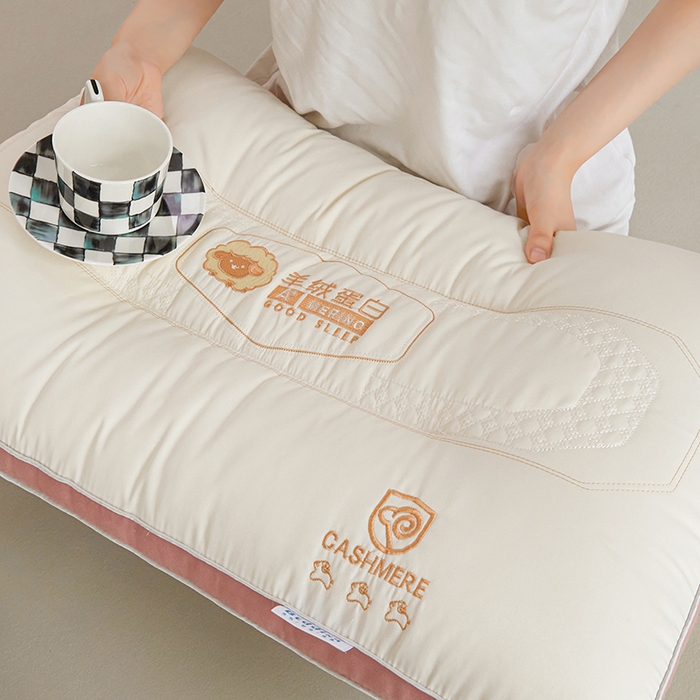 91家纺网 家纺一手货源 找家纺 小米枕芯 2025新款刺绣羊绒蛋白护颈枕头枕芯 羊绒蛋白 粉色边【一对装】