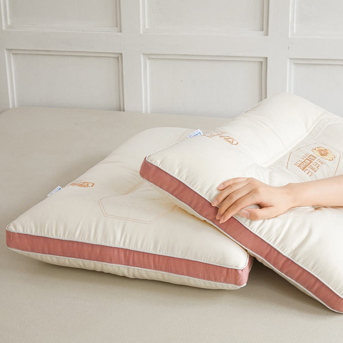 91家纺网 家纺一手货源 找家纺 小米枕芯 2025新款刺绣羊绒蛋白护颈枕头枕芯 羊绒蛋白 粉色边【单只装】