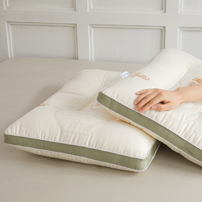 91家纺网 家纺一手货源 找家纺 小米枕芯 2025新款刺绣羊绒蛋白护颈枕头枕芯 羊绒蛋白 绿色边【单只装】