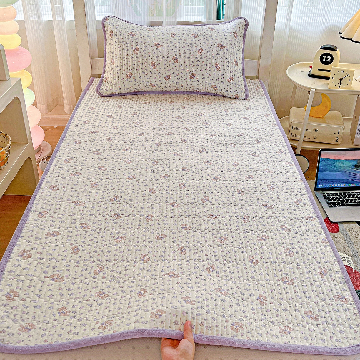 91家纺网 家纺一手货源 找家纺 恒尚居 2025新款纯棉牛奶绒学生床垫 双面两用夹棉床单床垫-秋冬款 四季通用 清茶小熊-A纯棉-B牛奶绒