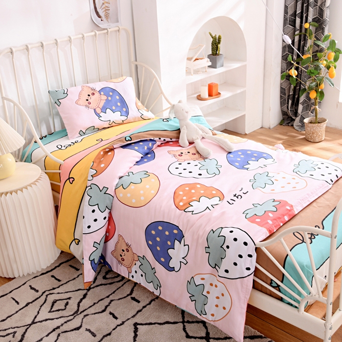 91家纺网 家纺一手货源 找家纺 萌宝家纺 2025新款幼儿园全棉纯棉三件套含芯婴童多件套 草莓猫咪