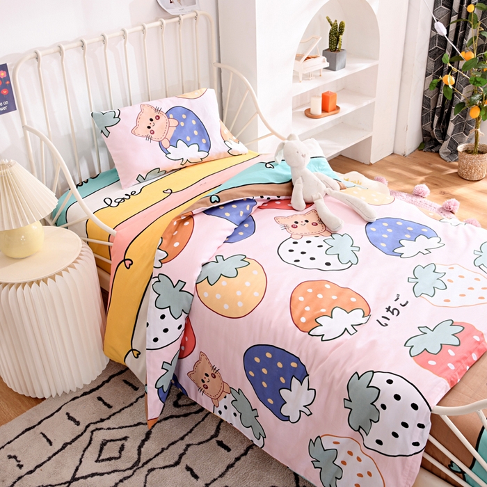 91家纺网 家纺一手货源 找家纺 萌宝家纺 2025新款幼儿园全棉纯棉三件套含芯婴童多件套 草莓猫咪