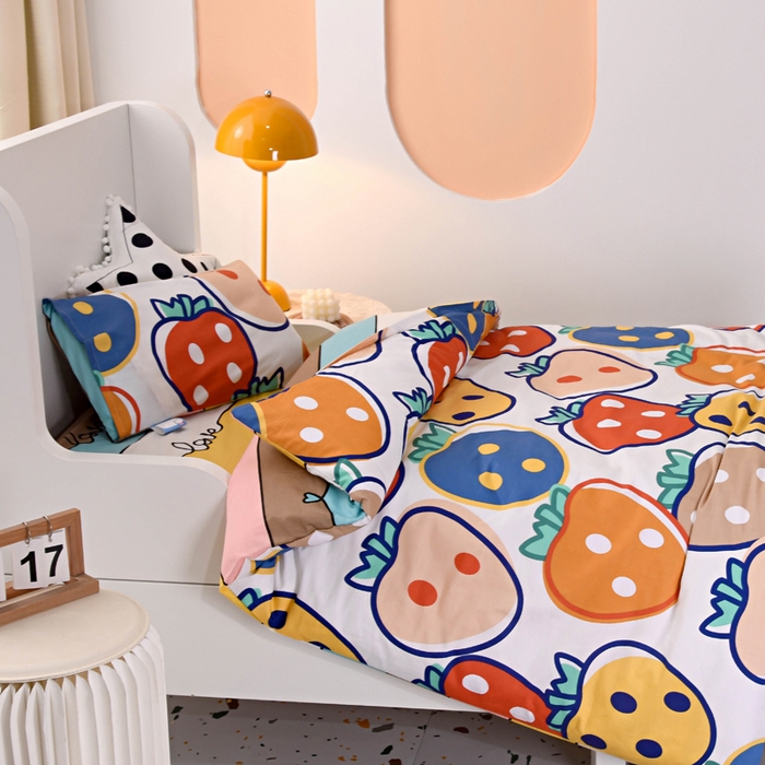 91家纺网 家纺一手货源 找家纺 萌宝家纺 2025新款幼儿园全棉纯棉三件套含芯婴童多件套 大草莓