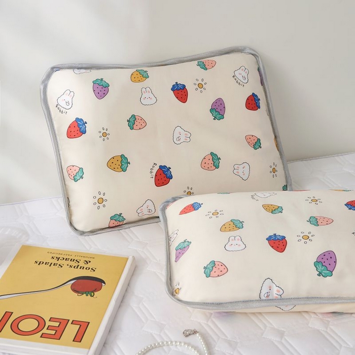 91家纺网 家纺一手货源 找家纺 小米枕芯 2025新款全棉儿童凉感冰爽柔软舒适亲肤枕头枕芯 米色草莓园【单只装】