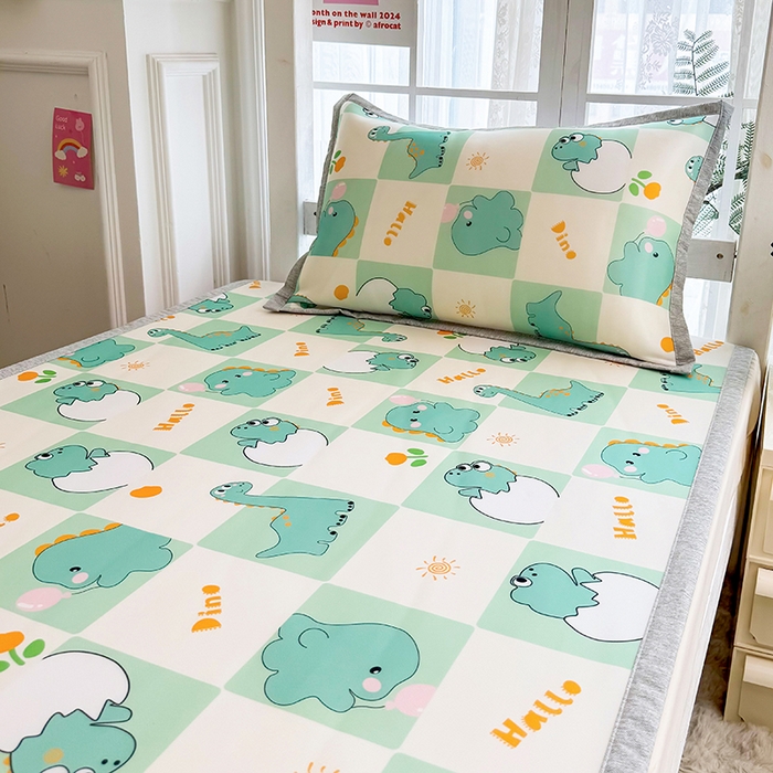 91家纺网 家纺一手货源 找家纺 萌宝家纺 2025新款小清新卡通学生宿舍凉席幼儿园小学生冰丝席冰藤软席 恐龙宝宝