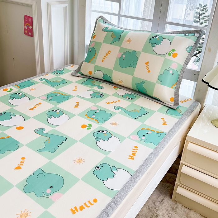 91家纺网 家纺一手货源 找家纺 萌宝家纺 2025新款小清新卡通学生宿舍凉席幼儿园小学生冰丝席冰藤软席 恐龙宝宝