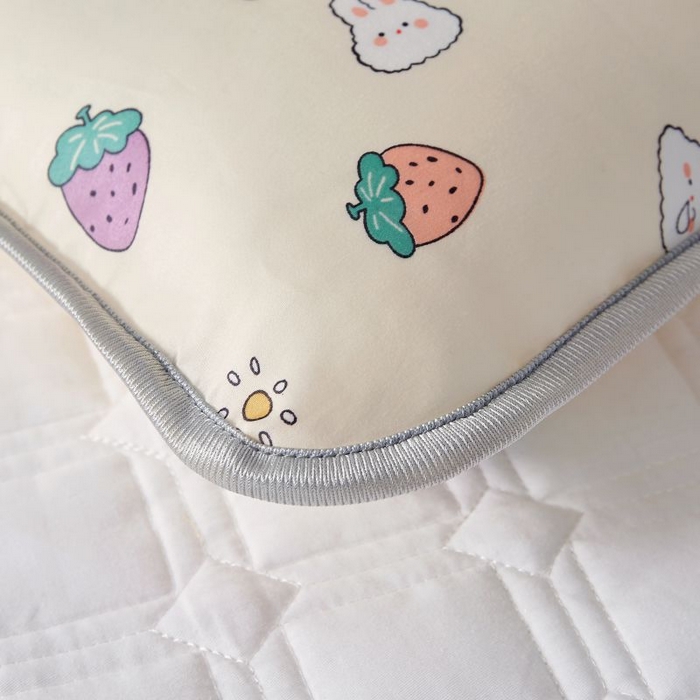 91家纺网 家纺一手货源 找家纺 小米枕芯 2025新款全棉儿童凉感冰爽柔软舒适亲肤枕头枕芯 米色草莓园【单只装】