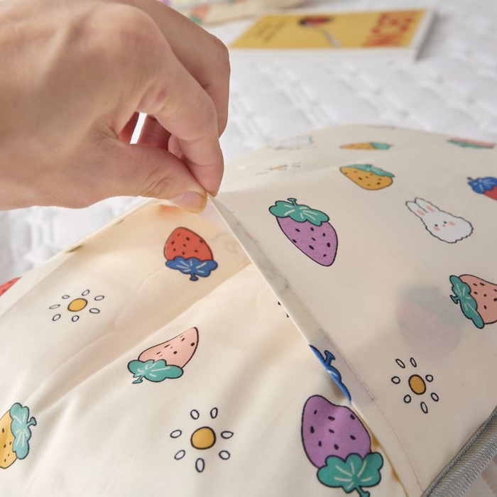 91家纺网 家纺一手货源 找家纺 小米枕芯 2025新款全棉儿童凉感冰爽柔软舒适亲肤枕头枕芯 米色草莓园【单只装】