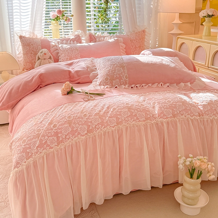 91家纺网 家纺一手货源 找家纺 唐人居 2025新款高克重牛奶绒蕾丝雪纺花边四件套-丘比特 丘比特-浅粉