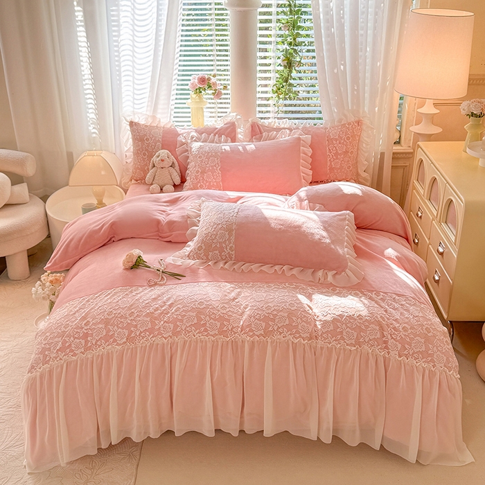 91家纺网 家纺一手货源 找家纺 唐人居 2025新款高克重牛奶绒蕾丝雪纺花边四件套-丘比特 丘比特-浅粉