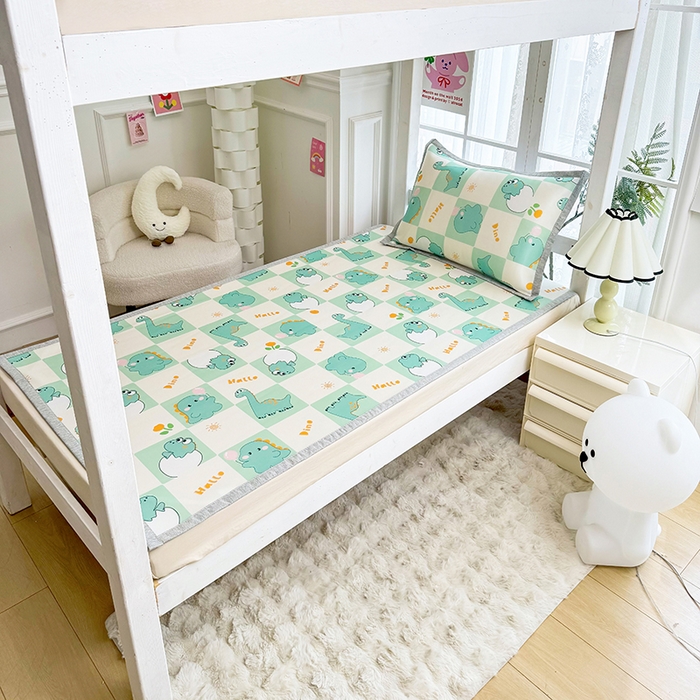 91家纺网 家纺一手货源 找家纺 萌宝家纺 2025新款小清新卡通学生宿舍凉席幼儿园小学生冰丝席冰藤软席 恐龙宝宝