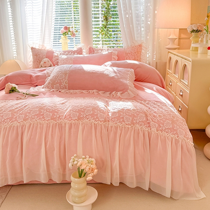 91家纺网 家纺一手货源 找家纺 唐人居 2025新款高克重牛奶绒蕾丝雪纺花边四件套-丘比特 丘比特-浅粉