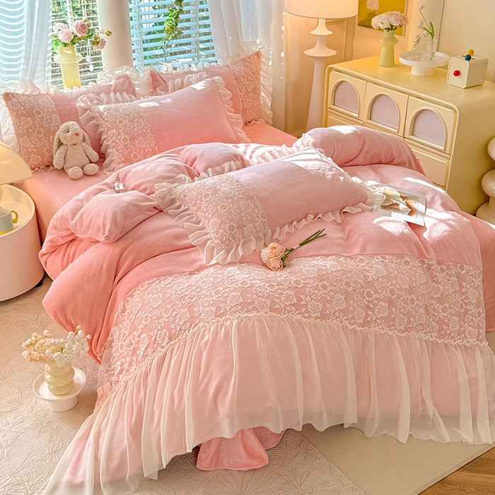 91家纺网 家纺一手货源 找家纺 唐人居 2025新款高克重牛奶绒蕾丝雪纺花边四件套-丘比特 丘比特-浅粉