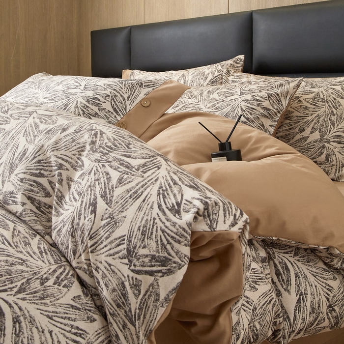 91家纺网 家纺一手货源 找家纺 沐白家居 2025新款全棉生态磨毛印花四件套-纽扣工艺款 雅集-卡其