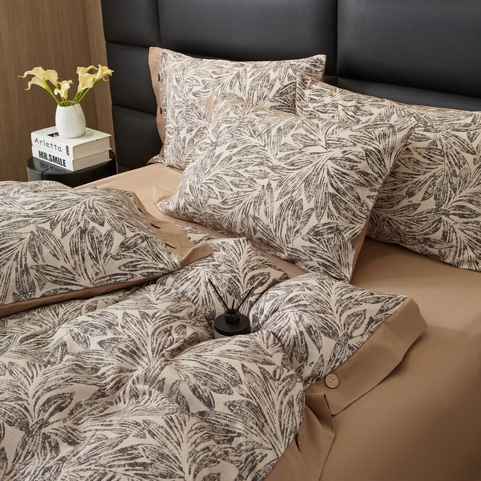 91家纺网 家纺一手货源 找家纺 沐白家居 2025新款全棉生态磨毛印花四件套-纽扣工艺款 雅集-卡其