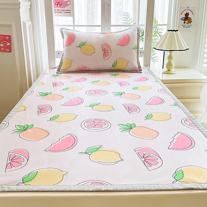 91家纺网 家纺一手货源 找家纺 萌宝家纺 2025新款小清新卡通学生宿舍凉席幼儿园小学生冰丝席冰藤软席 清新西柚