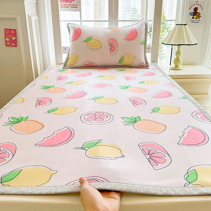 91家纺网 家纺一手货源 找家纺 萌宝家纺 2025新款小清新卡通学生宿舍凉席幼儿园小学生冰丝席冰藤软席 清新西柚