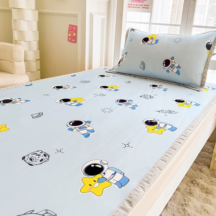 91家纺网 家纺一手货源 找家纺 萌宝家纺 2025新款小清新卡通学生宿舍凉席幼儿园小学生冰丝席冰藤软席 太空漫步