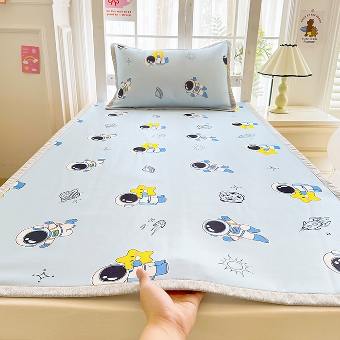 91家纺网 家纺一手货源 找家纺 萌宝家纺 2025新款小清新卡通学生宿舍凉席幼儿园小学生冰丝席冰藤软席 太空漫步