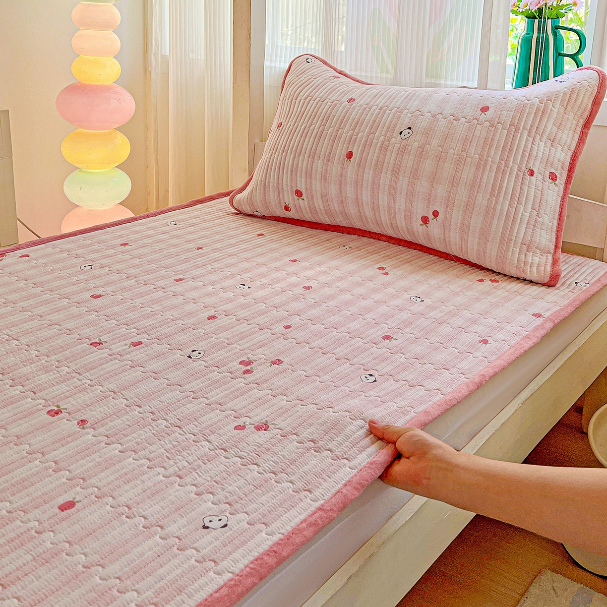 91家纺网 家纺一手货源 找家纺 恒尚居 2025新款纯棉牛奶绒学生床垫 双面两用夹棉床单床垫-秋冬款 四季通用 小欢喜-粉-A纯棉-B牛奶绒
